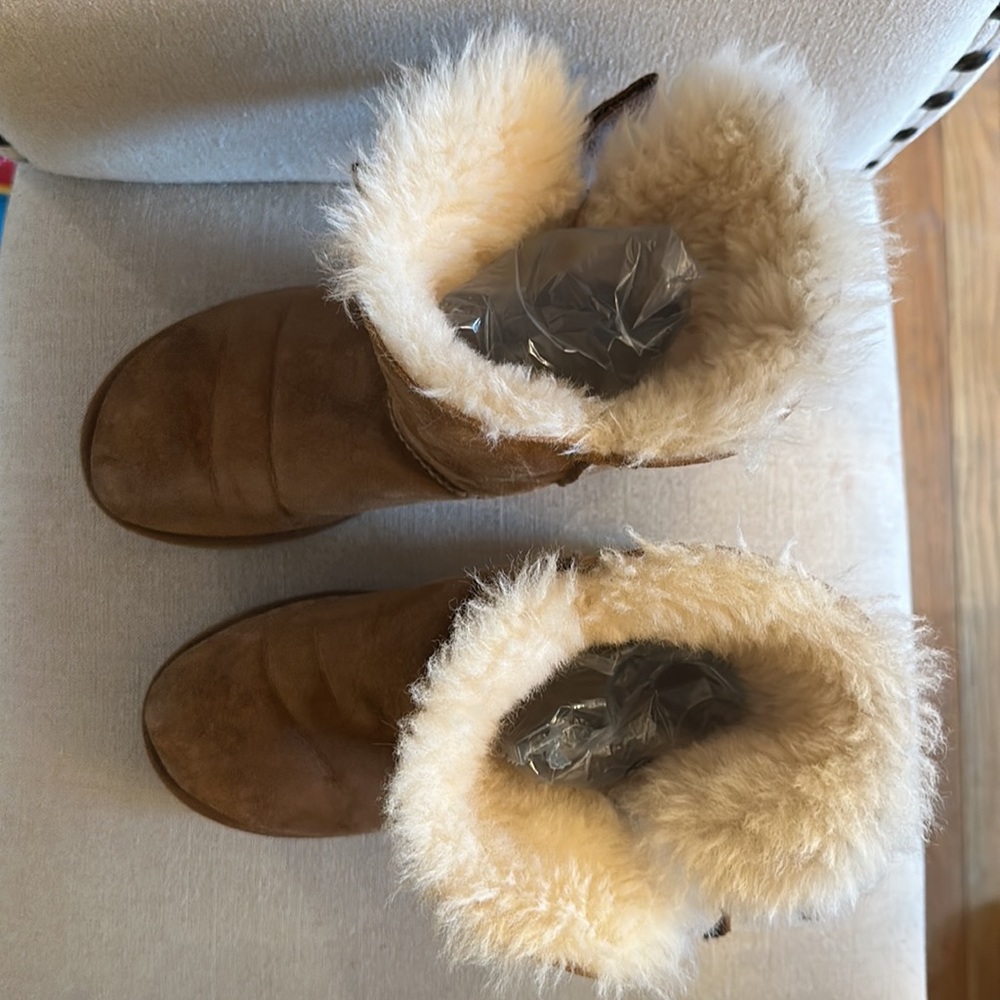 UGG Women’s Daelynn Bow Suede Winter Snow Boots Tan Chestnut Size 7 - Picture 4 of 16